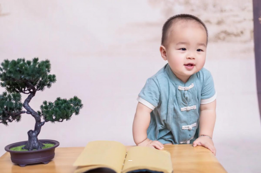 阳江宝宝脸上小白点